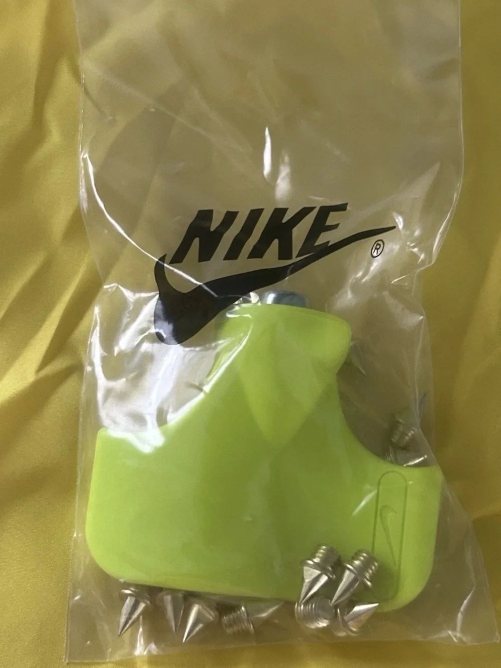 Nike JA Fly 4 Track & Field Spikes Cleats Citron Pulse Mens Size 8 DR2741-800
